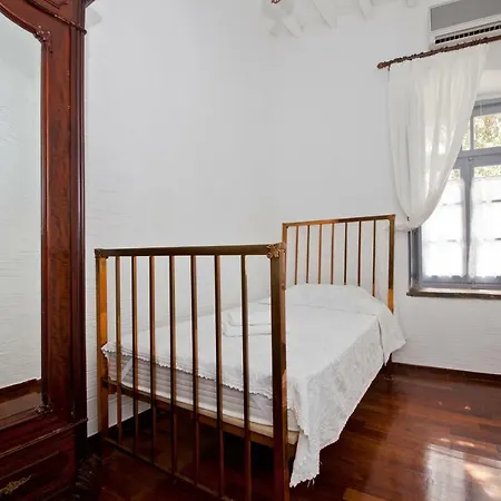 Holiday home Traditional Atmospheric House